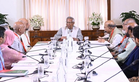 চিকিৎসকদের যেখানে পোস্টিং সেখানে থাকা নিশ্চিত করতে হবে: প্রধান উপদেষ্টা