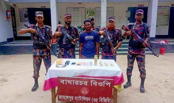 দেওয়ানগঞ্জে হরিণের কস্তুরী ও ভারতীয় প্রসাধনীসহ গ্রেপ্তার ১