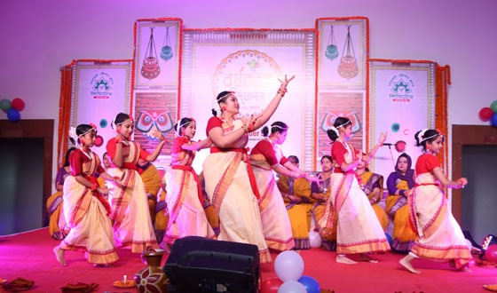 সিলেট স্টেশন ক্লাবে বর্ণিল সাজে বর্ষবরণ উৎসব