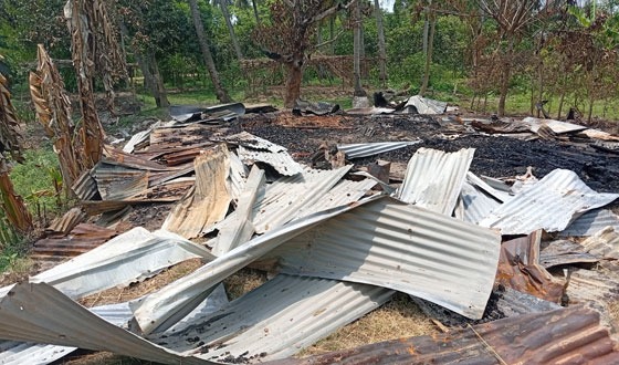 লোহাগড়ায় হত্যাকান্ডের জেরে প্রতিপক্ষদের বাড়িতে ভাংচুর, অগ্নিসংযোগ