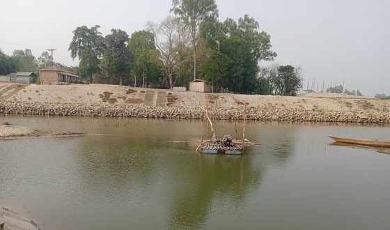 করতোয়ায় হুমকির মুখে নদীর পাড়, মসজিদ ও ঘরবাড়ি