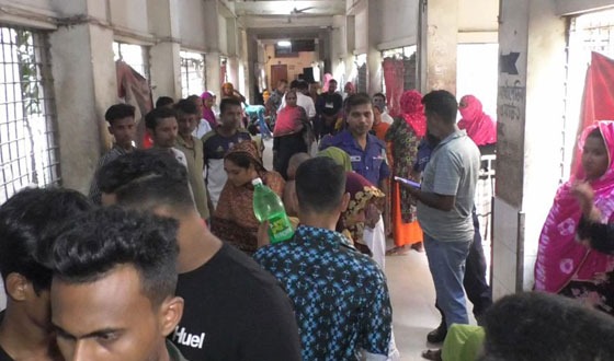 স্ত্রীকে হত্যার পর স্বামীর বিষপান