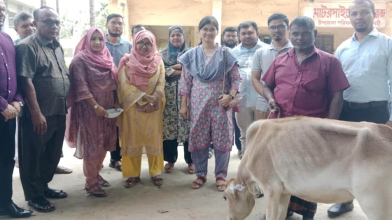 বাঘায় জেলেদের মাঝে গরু বিতরণ