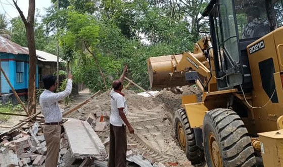 শৈলকুপায় মহাসড়কের অবৈধ স্থাপনা উচ্ছেদ