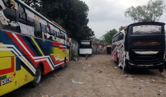 টাঙ্গাইলে ফিটনেসবিহীন বাসে সাজ-সজ্জার ধুম