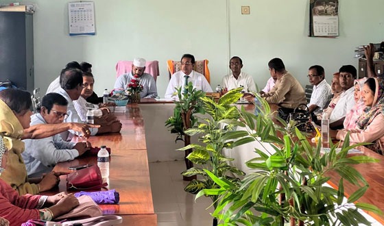 নড়াইলের মাইজপাড়া কলেজের নবনির্বাচিত সভাপতির সভা