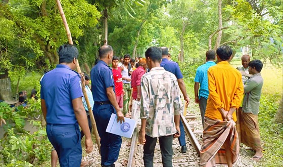 সরিষাবাড়ীতে ট্রেনে কাটা পড়ে অজ্ঞাত যুবকের মৃত্যু