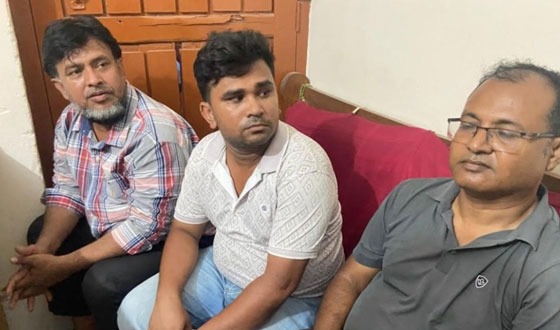 শ্যামনগরে ভূয়া ম্যাজিষ্ট্রেট পুলিশ ও সাংবাদিক গ্রেপ্তার