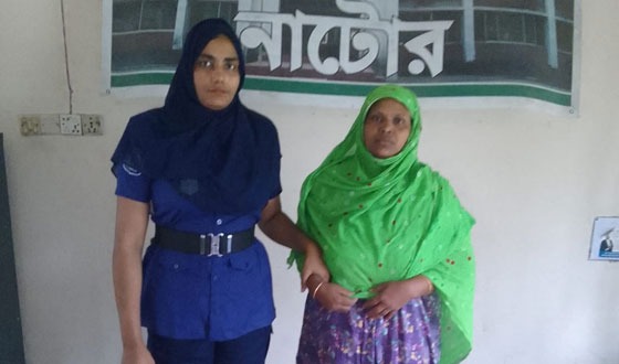 লালপুরে নারী মাদক ব্যবসায়ী গ্রেফতার