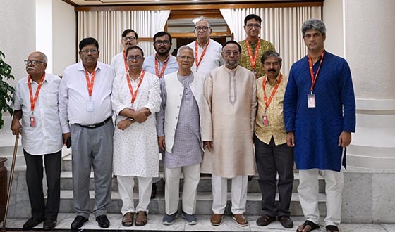 যমুনায় প্রধান উপদেষ্টার সঙ্গে বৈঠকে বিভিন্ন দলের নেতারা