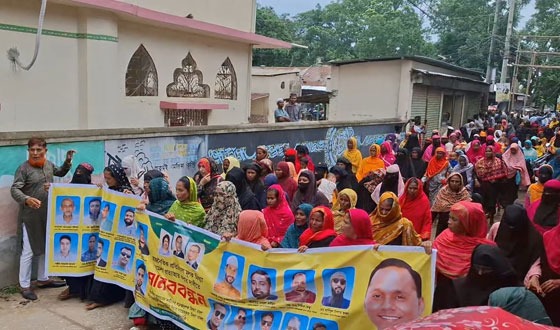 খুনের মামলা প্রত্যাহারের দাবী, দুর্গাপুরে নারী সমাজের মানববন্ধন