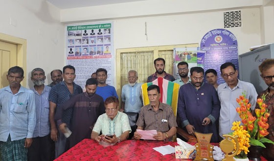 বড়াইগ্রামে বিএনপি নেতাকে পিস্তল নিয়ে ধাওয়া