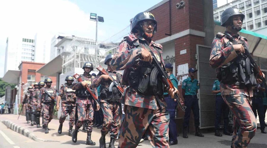 সোয়াট-বিজিবি মোতায়েন, সচিবালয়ে প্রবেশ সীমিত