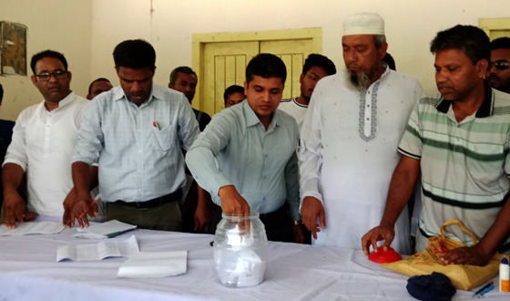 ইটাকুমারী কর্মসৃজন কর্মসূচীর শ্রমিক নির্ধারণে লটারী