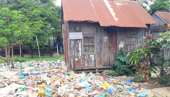 লৌহজংয়ে ডাকঘরের সামনে ময়লার ভাগার