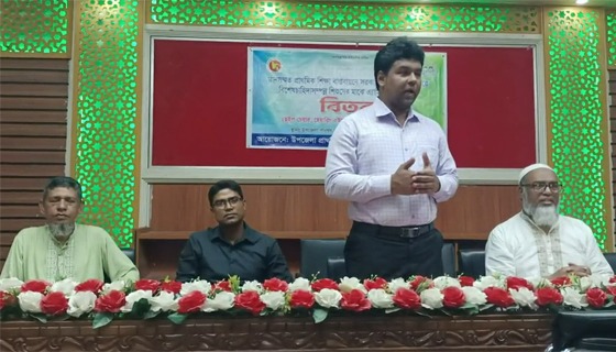 হিলিতে শিশুদের মাঝে এ্যাসিসটিভ ডিভাইস বিতরণ