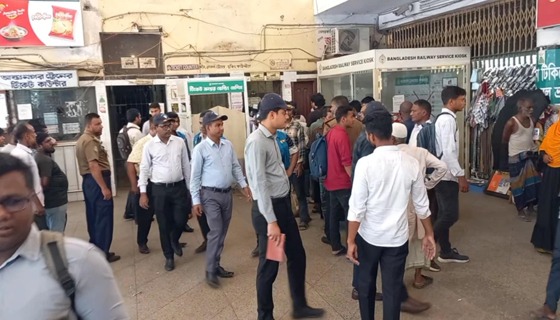 রংপুর রেলওয়ে স্টেশনে দুদকের অভিযান