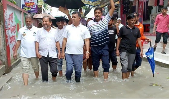 বাগেরহাটে জোয়ারের পানিতে পৌর শহরসহ ২০ গ্রাম প্লাবিত
