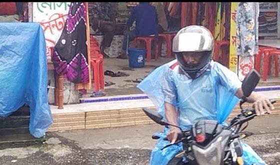 রাজারহাটে দিনভর দমকা হাওয়াসহ হালকা বৃষ্টি