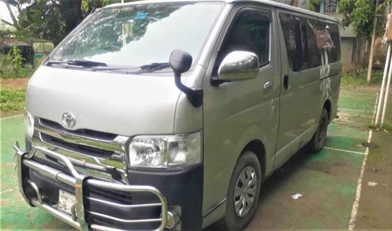 ঢাকা-টাঙ্গাইল মহাসড়কে মাইক্রোবাসে ডাকাতি