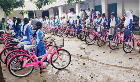 মহাদেবপুরে ৩৪ শিক্ষার্থী পেলো বাইসাইকেল