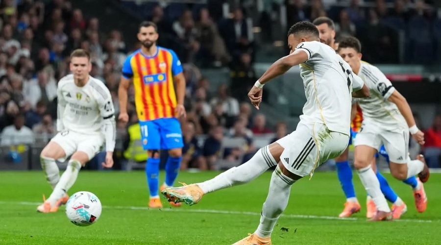 এমবাপের জোড়া গোলে দাপুটে জয় পেলো রিয়াল