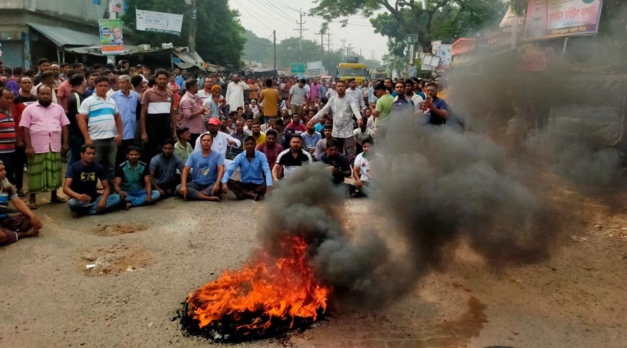 সাতক্ষীরা ২ ও ৩ আসনে মনোনয়ন না পাওয়ায় হরতাল-অবরোধ, কুশপুত্তলিকা দাহ