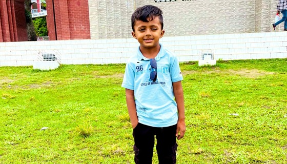 ঘোড়াঘাটের সাইমন অন্ধ হওয়ার ঝুঁকিতে বাঁচাতে দরকার ১৫ লাখ টাকা