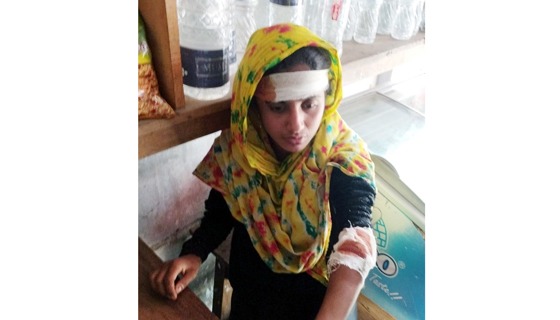 পাওনা টাকা চাওয়ায় ঝালমুড়ি বিক্রেতা দম্পতিকে পিটিয়ে জখম