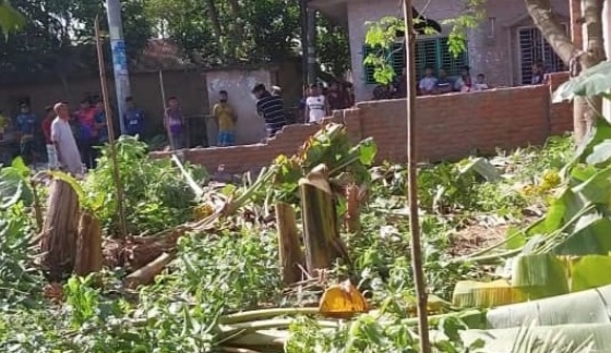 বাগমারায় পরিবারকে অবরুদ্ধ করে অবৈধভাবে জমি দখলের চেষ্টা