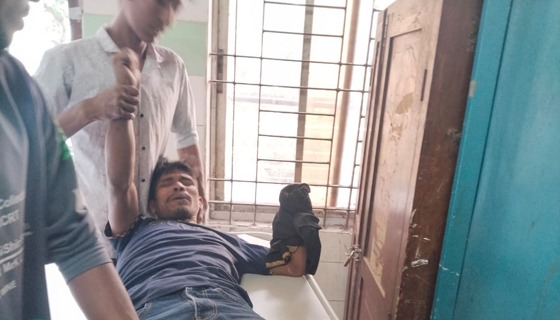 রংপুরে মায়া পেপার মিলে দুর্ঘটনা: কর্মচারীর হাত কেটে আহত