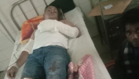 চাঁপাইনবাবগঞ্জে দুর্বৃত্তের আঘাতে পুলিশের এসআই আহত