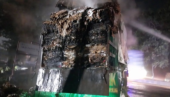 গজারিয়া অংশে ঢাকা-চট্টগ্রাম মহাসড়কে ট্রাকে আগুন