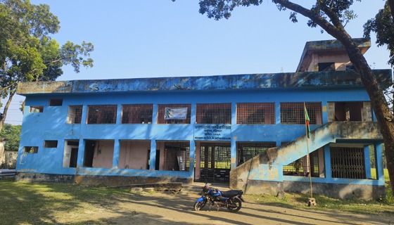 দেহেরগতির মধ্যরাকুদিয়া সরকারি প্রাথমিক বিদ্যালয়ে অনিয়ম-অব্যবস্থাপনা চরমে