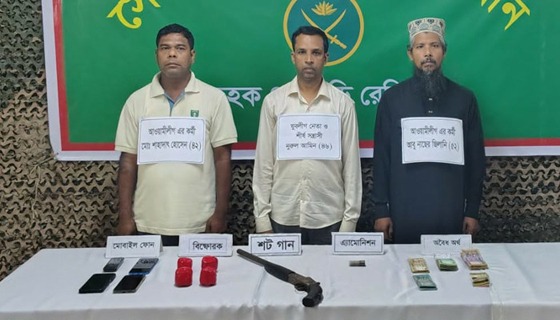 বোয়ালখালীতে ককটেলসহ আটক ৩