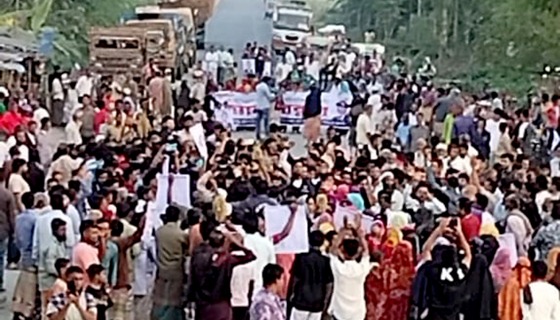 নওগাঁ-৩ মনোনয়ন পরিবর্তনে তৃতীয় দিনেও সড়ক অবরোধ