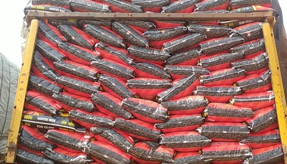 হিলি স্থলবন্দরে কমেছে চালের দাম, লোকশানে আমদানিকারকরা