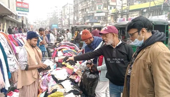 ভোরের হিমেল হাওয়া জানান দিচ্ছে শীতের আগমনী