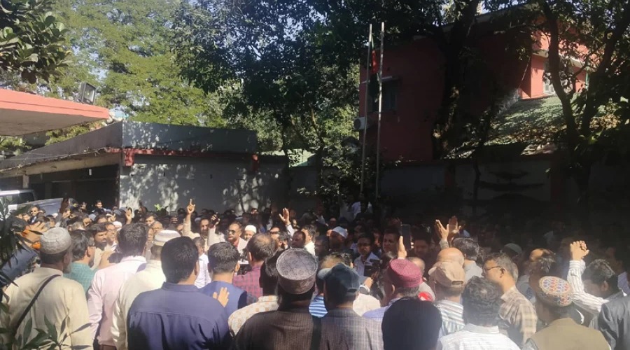 সোমবার থেকে কমপ্লিট শাটডাউনের ঘোষণা উচ্চ মাধ্যমিক শিক্ষকদের