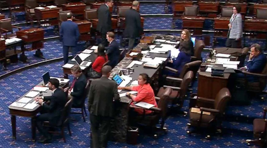 যুক্তরাষ্ট্রে সরকার অচল: ডেমোক্র্যাটদের দায়ী করে কর্মী ছাঁটাইয়ের হুমকি ট্রাম্পের