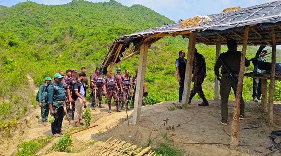 টেকনাফের পাহাড় থেকে জিম্মি ৩৮ নারী ও শিশু উদ্ধার