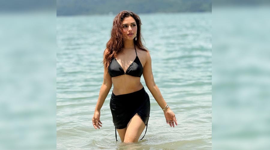 সামাজিক মাধ্যমে নজর কাড়ল নুসরাতের ছবি