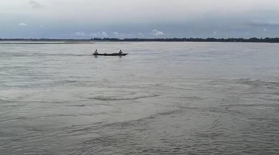 তিস্তার পানি বিপৎসীমার ওপরে,  নিরাপদ স্থানে যেতে মাইকিং