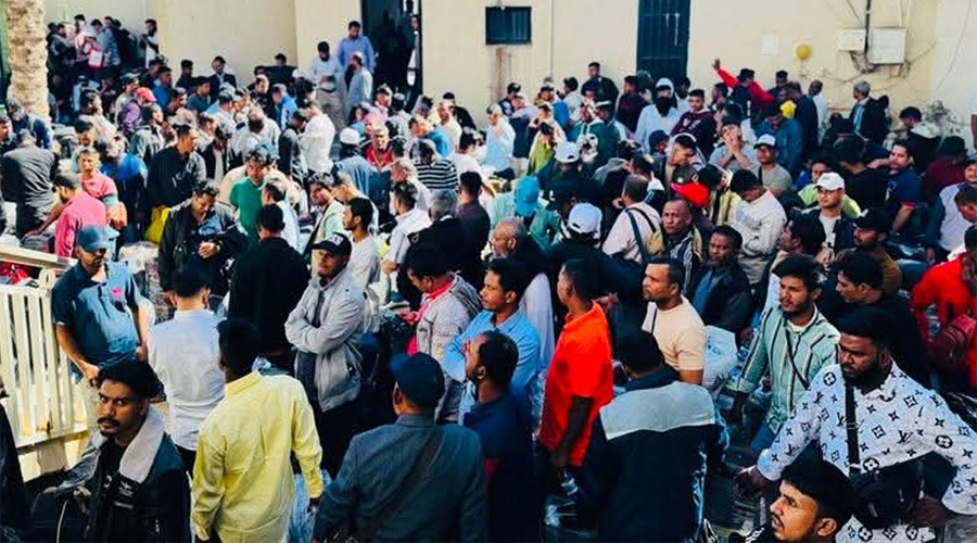 লিবিয়া থেকে দেশে ফিরছে ৩০৯ বাংলাদেশি