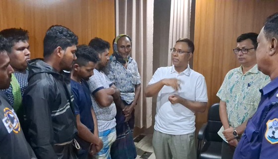 চাঁদপুর মেঘনা নদীতে নৌকা ও জালসহ গ্রেফতার ৩৫