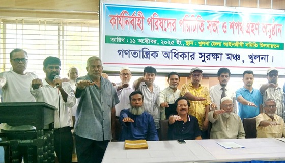 খুলনায় পলিথিন বর্জনে শপথ গ্রহণ