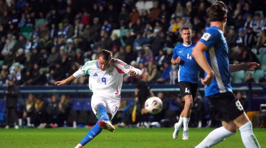 বিশ্বকাপের স্বপ্ন টিকিয়ে রাখলো ইতালি