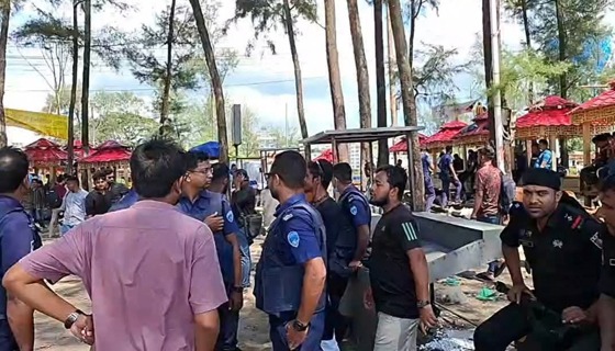 কক্সবাজার সৈকতে পর্যটন সেলের তত্ত্বাবধানে উচ্ছেদ অভিযান