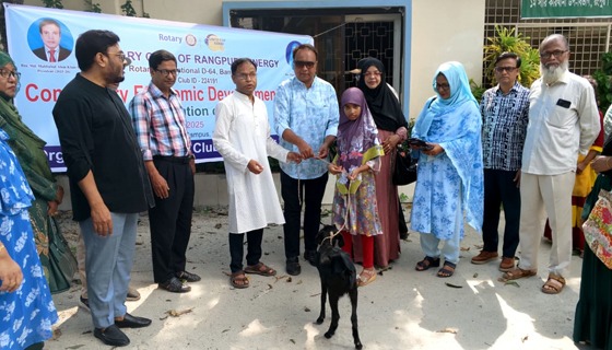 রংপুরে দৃষ্টি প্রতিবন্ধী ও বাক প্রতিবন্ধীদের মাঝে ছাগল বিতরণ