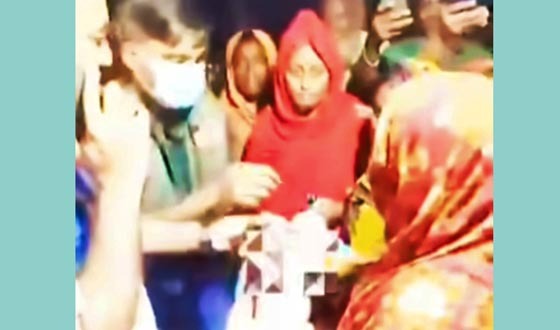 কলারোয়ায় ৬দিন বয়সের কন্যা শিশুকে পানিতে ফেলে হত্যা করলো মা